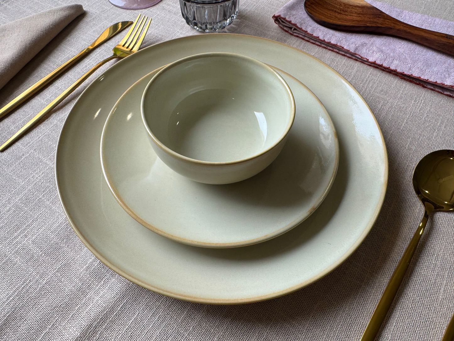 Muted Meadow Quarter Plate